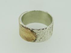 NATIVE AMERICAN INDIAN DESIGN RING, gold and silver, 8grams