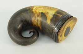 19TH CENTURY RAMS HORN SNUFF MULL having engraved initials to lid 'M.B', probably Scottish