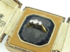 18CT YELLOW GOLD THREE STONE DIAMOND RING