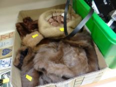 ASSORTED VINTAGE FUR STOLES & FUR HAT