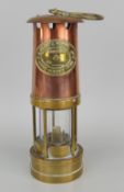 E. THOMAS & WILLIAMS LTD OF ABERDARE MINERS LAMP, marked Cambrian no.118983
