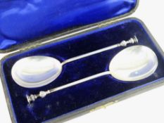 CASED PAIR OF SILVER ANOINTING SPOONS with seal-type terminals, London 1905, William Hutton &