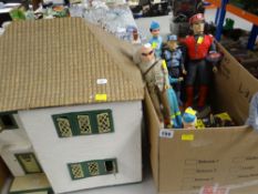 THUNDERBIRDS & CAPTAIN SCARLET FIGURES, and volumes of the comic book price guides, and a vintage