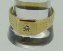 18CT YELLOW GOLD DIAMOND CHIP GYPSY STYLE RING, 6.4gms.