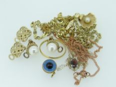 ASSORTED JEWELLERY MOSTLY MARKED FOR 9CT to include rose gold necklace with daffodil pendant, two