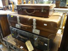 THREE ITEMS OF VINTAGE LUGGAGE