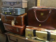 ASSORTED VINTAGE & RETRO LUGGAGE