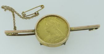 VICTORIAN 1900 GOLD FULL SOVEREIGN IN 9CT YELLOW GOLD BAR BROOCH MOUNT in Sanders Ltd jewellery box,