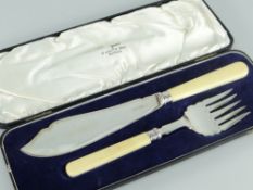 CASED SILVER & BONE FISH SLICE & FORK PAIR, Walker & Hall, Sheffield 1939