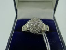 9CT YELLOW GOLD DIAMOND CLUSTER RING IN BOX, 6.9gms