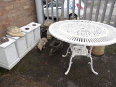 ASSORTMENT OF GARDEN FURNITURE & GARDEN ORNAMENTS
