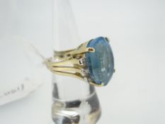 14K YELLOW GOLD BLUE TOPAZ RING 13.3gms