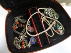 RED AND GILT JEWELLERY BOX CONTAINING ASSORTED COSTUME AND DRESS JEWELLERY including 9ct gold bar