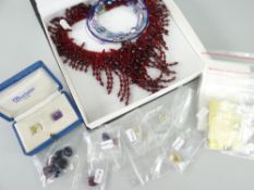 ASSORTED LOOSE GEMSTONES to include moonstone, rubies, opals, amethyst, sapphire, together with bead