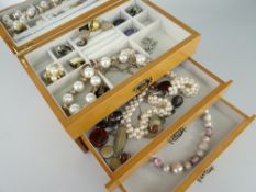 MODERN JEWELLERY BOX containing assorted costume and dress jewellery to include beads, earrings, bar