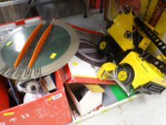 HORNBY OO GAUGE TURN TABLE, Tonka excavator, vintage annuals ETC