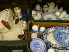MIXED QUANTITY OF VINTAGE TEA & DINNERWARE ETC to include a Rogers blue and white cow decorated