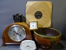 TURNED WOODEN PEDESTAL BOWL, polished mantel clock ETC