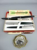A QUANTITY OF MAINLY PARKER PENS including a black slim-fold with 14ct nib and a boxed ballpoint and