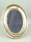 MAPPIN & WEBB PHOTO FRAME - unmarked but possibly silver, oval for a photo, 13 x 9cms