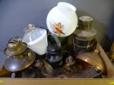 QUANTITY OF VINTAGE OIL LAMPS & LANTERNS