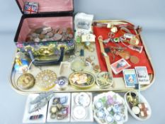 MIXED GROUP OF COLLECTABLES including a quantity of current and vintage British and foreign coinage,