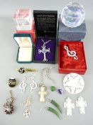 NICE COLLECTION OF VINTAGE & LATER JEWELLERY with two glass paperweights