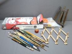 ARTISTS' PAINT BRUSHES and similar items