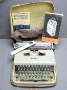 CASED OLIVETTI LETTARA 22 VINTAGE TYPEWRITER