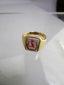 18CT GOLD SEAL RING, 5.7grms