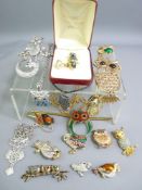 LARGE PARCEL OF MODERN FANCY DRESS JEWELLERY all Owl themed