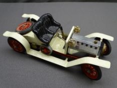 MAMOD STEAM ROADSTER MOTOR CAR in cream and red livery
