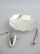 EASTERN & CONTINENTAL SILVER including a 9.5cms diameter dish on three ball feet, marked 'XWAI KEE