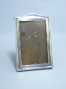 SILVER EASEL PICTURE FRAME, engine turned, Birmingham 1928, 12 x 7.5cms (4.75 x 3in)