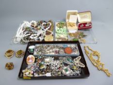 VENETIAN BEADS, 9CT GOLD STAMPED, Victorian and later jewellery including Agate and Miracle