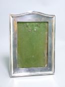SILVER EASEL PICTURE FRAME, plain, wide with slightly domed top, Birmingham 1919, 13 x 9.5cms (5 x