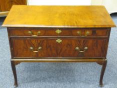 18TH CENTURY & LATER WALNUT LOWBOY, 76cms H, 105cms W, 53cms D