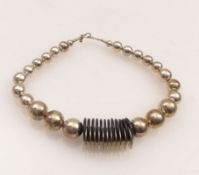 Guayasamín, VereniceCollierUmlaufende Silberkugeln, sich zur Schauseite vergrößernd, mittig