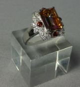 SchmucksteinringE. 20. Jh.Glatte Schiene mit gehöhter, durchbrochen gearbeiteter Schauseite, im