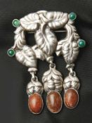 Jensen, GeorgGroße Brosche(Radvad 1866-1935 ebd.) Durchbrochen gearbeitetes Blattwerk mit vier