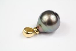 An 18ct Yellow Gold and Tahitian Black Pearl Drop Pendant