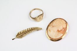 A Gentleman's 9ct Gold Signet Ring