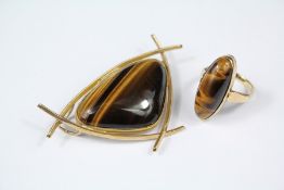 A Lady's Vintage 9ct Gold and Tigers Eye Ring