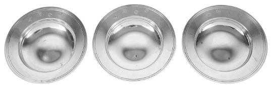 Three contemporary silver Alms dishes, London 1972/1973 by Nat Leslie Ltd