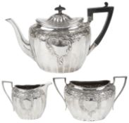 An Edwardian silver teapot, cream jug and twin handle sugar basin, Sheffield 1904