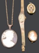 A collection of mostly 9ct gold jewellery