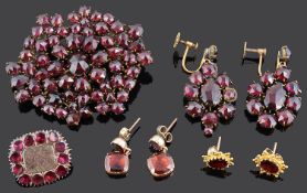 A small Georgian flat cut garnet memorial brooch