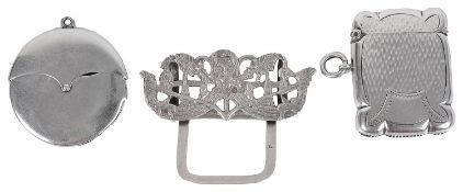 An Edwardian silver vesta case (3)