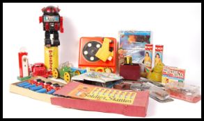 ASSORTED MIXED VINTAGE TOYS