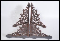 A set of 4x cast iron Victorian style architectural wall / shelf brackets. Each with floral